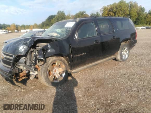 2011 Chevrolet Suburban LT with VIN 1GNSKJE32BR328845, listed as a IAAI auction lot 43211739 with 196,574 mi miles and . Bid and sale history available at DreamBid. Image 2.