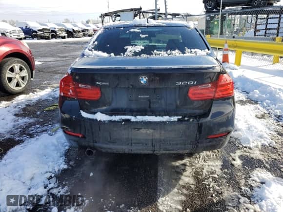 2014 BMW 3 Series 320i xDrive с VIN WBA3C3G54ENR25783, выставлен на аукционе Copart как лот 46193455 с пробегом 93 164 миль миль и Чистый • Clean title. История ставок и продаж доступна на DreamBid. Изображение 6.