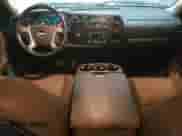 2011 Chevrolet Silverado 3500HD SRW LT z VIN 1GC4K0C83BF221444, wystawiony jako Copart lot #65460995 z przebiegiem 168 217 mil mil oraz Czysty tytuł • Clean title. Historia ofert i sprzedaży dostępna na DreamBid. Obrazek 8.