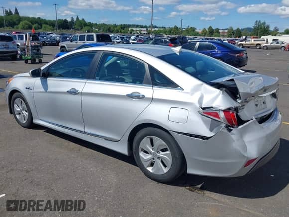 2015 Hyundai Sonata z VIN KMHEC4A41FA133211, wystawiony jako IAAI lot #42317135 z przebiegiem 86 115 mil mil oraz . Historia ofert i sprzedaży dostępna na DreamBid. Obrazek 3.