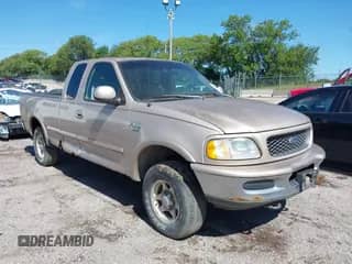 1998 Ford F-150 с VIN 1FTZX18W9WKB46427, выставлен на аукционе IAAI как лот 42640533 с пробегом 182 762 миль миль и . История ставок и продаж доступна на DreamBid. Изображение 1.