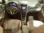 2012 Hyundai Accent SE z VIN KMHCU5AE6CU054999, wystawiony jako Copart lot #81822645 z przebiegiem 95 131 mil mil oraz Szkoda całkowita • Salvage title. Historia ofert i sprzedaży dostępna na DreamBid. Obrazek 8.