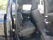 2017 Chevrolet Silverado 1500 LT z VIN 1GCVKREC8HZ224356, wystawiony jako IAAI lot #43058181 z przebiegiem 166 378 mil mil oraz . Historia ofert i sprzedaży dostępna na DreamBid. Obrazek 8.