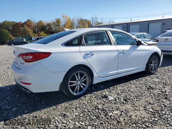 2015 Hyundai Sonata Limited with VIN 5NPE34AB5FH202381, listed as a Copart auction lot 87359545 with 64,697 mi miles and Clean title. Bid and sale history available at DreamBid. Image 3.
