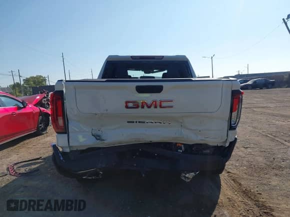 2025 GMC Sierra 1500 SLT with VIN 3GTUUDED7SG247376, listed as a IAAI auction lot 43241240 with 4,091 mi miles and . Bid and sale history available at DreamBid. Image 16.