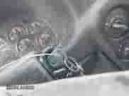 2005 Chevrolet TrailBlazer LS z VIN 1GNDT13SX52290505, wystawiony jako IAAI lot #43368321 z przebiegiem 196 110 mil mil oraz . Historia ofert i sprzedaży dostępna na DreamBid. Obrazek 11.