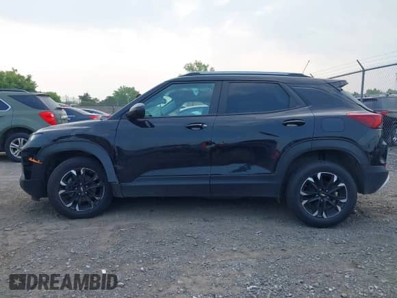 2021 Chevrolet TrailBlazer LT z VIN KL79MRSL8MB002142, wystawiony jako IAAI lot #42913237 z przebiegiem 91 082 mil mil oraz . Historia ofert i sprzedaży dostępna na DreamBid. Obrazek 14.