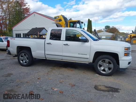2015 Chevrolet Silverado 1500 LT with VIN 1GCVKREC9FZ326472, listed as a IAAI auction lot 43534025 with 288,869 mi miles and . Bid and sale history available at DreamBid. Image 13.