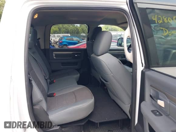 2014 Ram 1500 Big Horn z VIN 1C6RR7LG9ES399864, wystawiony jako IAAI lot #42800297 z przebiegiem 149 119 mil mil oraz . Historia ofert i sprzedaży dostępna na DreamBid. Obrazek 8.