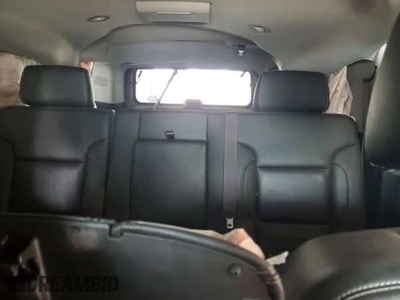 2017 Chevrolet Suburban LT z VIN 1GNSKHKCXHR223055, wystawiony jako Copart lot #60140275 z przebiegiem Nie podano mil oraz Szkoda całkowita • Salvage title. Historia ofert i sprzedaży dostępna na DreamBid. Obrazek 10.