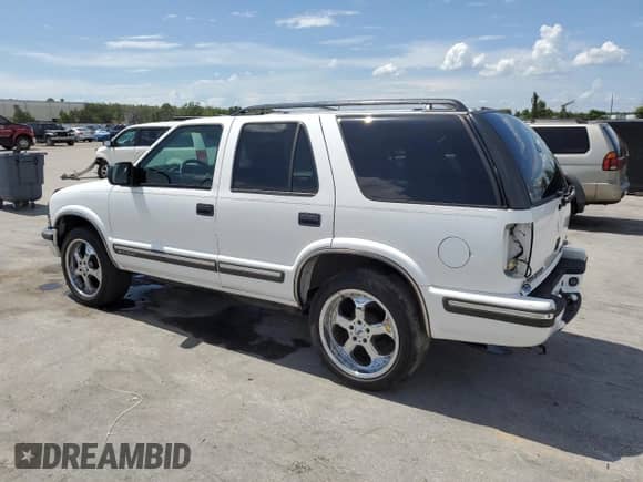 1999 Chevrolet Blazer LS z VIN 1GNCS13W6X2217684, wystawiony jako Copart lot #63035645 z przebiegiem 114 567 mil mil oraz Szkoda całkowita • Salvage title. Historia ofert i sprzedaży dostępna na DreamBid. Obrazek 2.