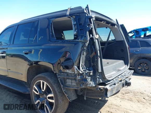 2019 Chevrolet Tahoe Premier с VIN 1GNSCCKJ9KR107125, выставлен на аукционе IAAI как лот 42216986 с пробегом 232 500 миль миль и . История ставок и продаж доступна на DreamBid. Изображение 17.