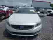 2018 Volvo S60 Inscription z VIN LYV402TKXJB162524, wystawiony jako IAAI lot #42219987 z przebiegiem 108 484 mil mil oraz . Historia ofert i sprzedaży dostępna na DreamBid. Obrazek 13.