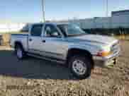 2002 Dodge Dakota SLT z VIN 1B7HG48N02S564941, wystawiony jako Copart lot #85174375 z przebiegiem 110 566 mil mil oraz Czysty tytuł • Clean title. Historia ofert i sprzedaży dostępna na DreamBid. Obrazek 4.