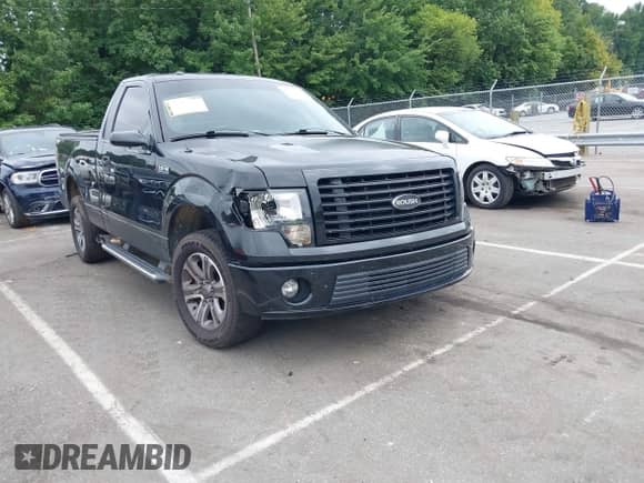 2014 Ford F-150 XL z VIN 1FTMF1CM1EFB37375, wystawiony jako IAAI lot #43035933 z przebiegiem 126 275 mil mil oraz . Historia ofert i sprzedaży dostępna na DreamBid. Obrazek 1.