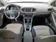 2017 Hyundai Ioniq SEL с VIN KMHC75LCXHU025094, выставлен на аукционе Copart как лот 81399405 с пробегом 68 798 миль миль и Списание • Salvage title. История ставок и продаж доступна на DreamBid. Изображение 8.
