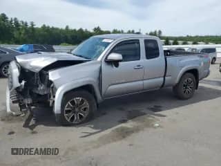 2020 Toyota Tacoma SR с VIN 3TYSZ5ANXLT001085, выставлен на аукционе Copart как лот 63185015 с пробегом 42 051 миль миль и Списание • Salvage title. История ставок и продаж доступна на DreamBid. Изображение 1.