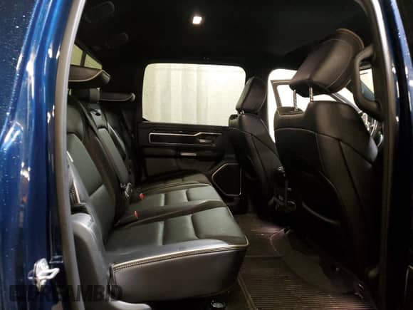 2021 Ram 1500 Laramie z VIN 1C6SRFRT2MN699534, wystawiony jako Copart lot #57587805 z przebiegiem 28 602 mil mil oraz Szkoda całkowita • Salvage title. Historia ofert i sprzedaży dostępna na DreamBid. Obrazek 10.