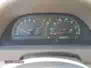 2003 Toyota Camry LE z VIN 4T1BE32K73U233201, wystawiony jako Copart lot #84635075 z przebiegiem 279 555 mil mil oraz Czysty tytuł • Clean title. Historia ofert i sprzedaży dostępna na DreamBid. Obrazek 9.