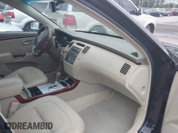 2007 Hyundai Azera SE with VIN KMHFC46F37A181888, listed as a IAAI auction lot 42982304 with 157,787 mi miles and . Bid and sale history available at DreamBid. Image 5.