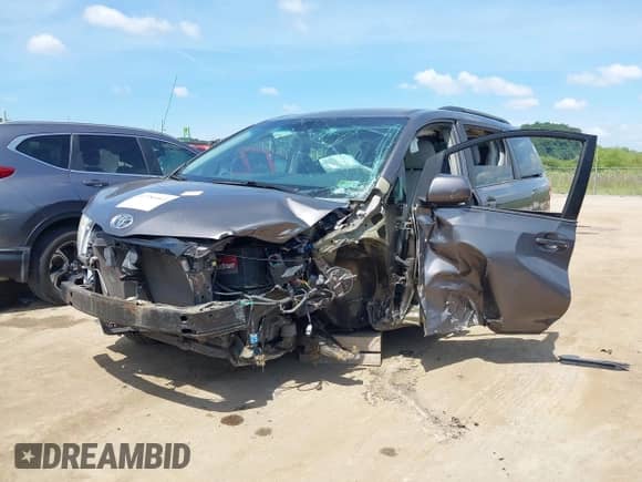 2012 Toyota Sienna LE with VIN 5TDJK3DC1CS043753, listed as a IAAI auction lot 42780463 with Not provided miles and . Bid and sale history available at DreamBid. Image 2.