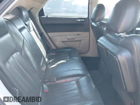 2005 Chrysler 300 300 z VIN 2C3JA43R65H668010, wystawiony jako IAAI lot #41976405 z przebiegiem 216 099 mil mil oraz . Historia ofert i sprzedaży dostępna na DreamBid. Obrazek 8.