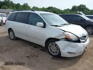 2008 Toyota Sienna XLE z VIN 5TDBK22C98S014316, wystawiony jako IAAI lot #42558176 z przebiegiem Nie podano mil oraz . Historia ofert i sprzedaży dostępna na DreamBid. Obrazek 1.