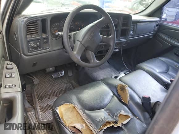 2006 GMC Sierra 1500 Work Truck z VIN 1GTEC19VX6E200610, wystawiony jako Copart lot #67291445 z przebiegiem Nie podano mil oraz Czysty tytuł • Clean title. Historia ofert i sprzedaży dostępna na DreamBid. Obrazek 8.