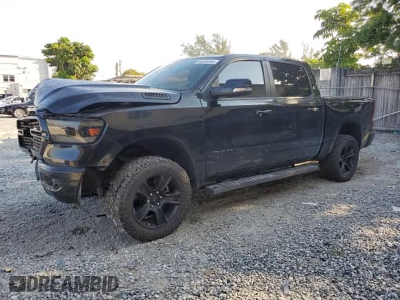 2020 Ram 1500 Big Horn z VIN 1C6RREFG2LN338139, wystawiony jako Copart lot #48244545 z przebiegiem 83 169 mil mil oraz Nie do naprawy • Non repairable. Historia ofert i sprzedaży dostępna na DreamBid. Obrazek 1.