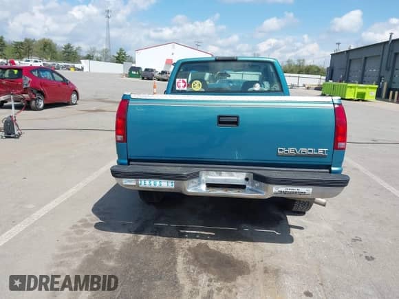 1998 Chevrolet Silverado 1500 z VIN 2GCEC19M2W1251821, wystawiony jako IAAI lot #42166116 z przebiegiem 215 094 mil mil oraz . Historia ofert i sprzedaży dostępna na DreamBid. Obrazek 16.