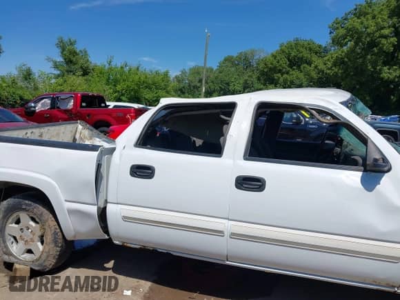 2007 Chevrolet Silverado 1500 LT3 z VIN 2GCEK13Z971149845, wystawiony jako IAAI lot #42625805 z przebiegiem 120 169 mil mil oraz . Historia ofert i sprzedaży dostępna na DreamBid. Obrazek 18.