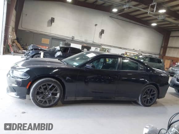 2018 Dodge Charger R/T z VIN 2C3CDXCT8JH331636, wystawiony jako IAAI lot #43083523 z przebiegiem 136 301 mil mil oraz . Historia ofert i sprzedaży dostępna na DreamBid. Obrazek 14.