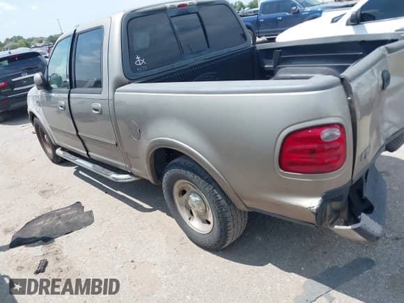2002 Ford F-150 XLT z VIN 1FTRW076X2KB62595, wystawiony jako IAAI lot #43058055 z przebiegiem 258 708 mil mil oraz . Historia ofert i sprzedaży dostępna na DreamBid. Obrazek 3.