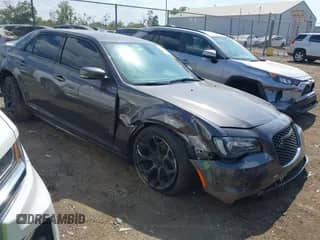 2021 Chrysler 300 S z VIN 2C3CCABT9MH515876, wystawiony jako IAAI lot #43245438 z przebiegiem 45 238 mil mil oraz . Historia ofert i sprzedaży dostępna na DreamBid. Obrazek 1.