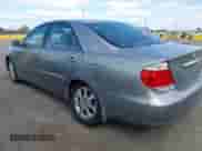 2006 Toyota Camry SE z VIN 4T1BE30K26U665850, wystawiony jako IAAI lot #43427084 z przebiegiem 179 906 mil mil oraz . Historia ofert i sprzedaży dostępna na DreamBid. Obrazek 3.