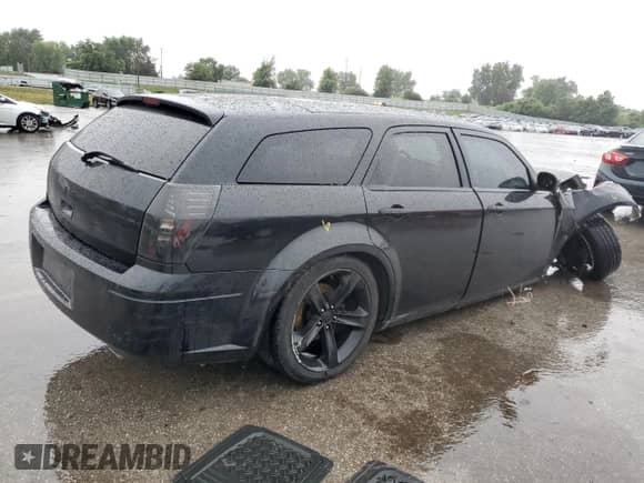 2005 Dodge Magnum RT with VIN 2D4GV58205H118123, listed as a Copart auction lot 64110415 with 161,855 mi miles and Salvage title. Bid and sale history available at DreamBid. Image 3.