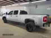 2008 Chevrolet Silverado 3500HD DRW LTZ с VIN 1GCJK33688F164962, выставлен на аукционе Copart как лот 61555435 с пробегом 98 044 миль миль и Списание • Salvage title. История ставок и продаж доступна на DreamBid. Изображение 2.