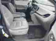 2017 Toyota Sienna XLE z VIN 5TDDZ3DC2HS171807, wystawiony jako IAAI lot #42225873 z przebiegiem 105 588 mil mil oraz . Historia ofert i sprzedaży dostępna na DreamBid. Obrazek 5.