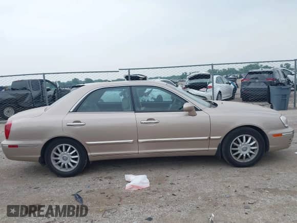 2005 Hyundai XG с VIN KMHFU45E95A427149, выставлен на аукционе IAAI как лот 42302960 с пробегом 39 844 миль миль и . История ставок и продаж доступна на DreamBid. Изображение 13.