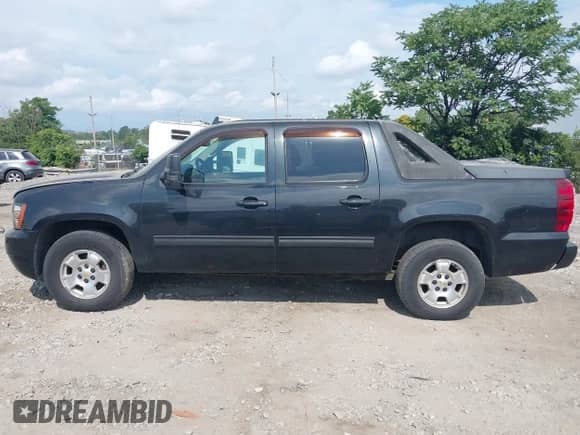 2010 Chevrolet Avalanche LS with VIN 3GNVKEE06AG120699, listed as a IAAI auction lot 42970063 with 174,015 mi miles and . Bid and sale history available at DreamBid. Image 14.