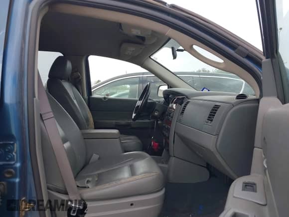 2004 Dodge Durango SLT z VIN 1D4HD48D94F211130, wystawiony jako IAAI lot #41884387 z przebiegiem 155 560 mil mil oraz . Historia ofert i sprzedaży dostępna na DreamBid. Obrazek 5.