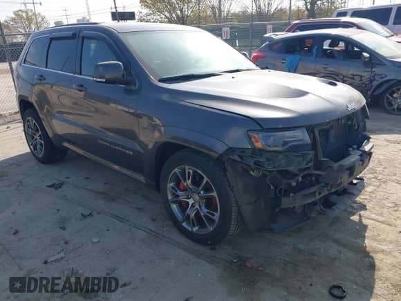 2014 Jeep Grand Cherokee SRT-8 z VIN 1C4RJFDJXEC390248, wystawiony jako IAAI lot #41794995 z przebiegiem 87 881 mil mil oraz . Historia ofert i sprzedaży dostępna na DreamBid. Obrazek 1.