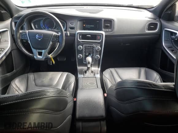 2016 Volvo S60 T5 Drive-E R-Design Special Edition с VIN YV126MFP3G2397375, выставлен на аукционе Copart как лот 81225405 с пробегом 141 569 миль миль и На запчасти • Non repairable. История ставок и продаж доступна на DreamBid. Изображение 8.