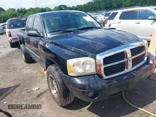 2006 Dodge Dakota SLT with VIN 1D7HE48K16S678017, listed as a IAAI auction lot 42692954 with 318,113 mi miles and . Bid and sale history available at DreamBid. Image 1.