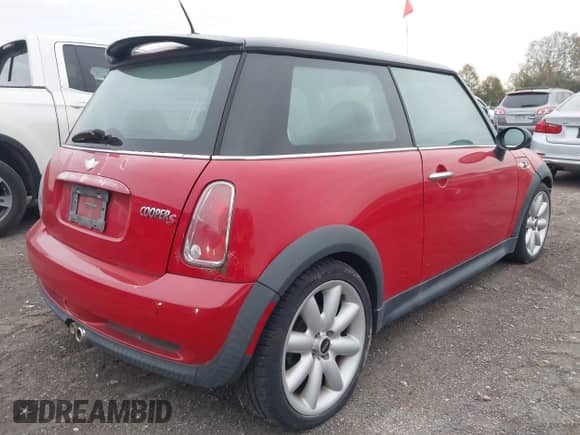 2006 MINI Hardtop S с VIN WMWRE33506TN26893, выставлен на аукционе IAAI как лот 43549996 с пробегом 122 673 миль миль и . История ставок и продаж доступна на DreamBid. Изображение 4.
