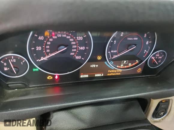 2015 BMW 3 Series 328i с VIN WBA3A5G58FNS88562, выставлен на аукционе Copart как лот 81888725 с пробегом 85 396 миль миль и Списание • Salvage title. История ставок и продаж доступна на DreamBid. Изображение 9.