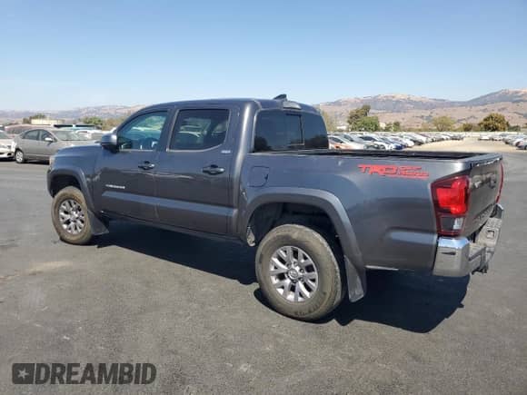 2018 Toyota Tacoma SR5 z VIN 3TMAZ5CN0JM059076, wystawiony jako Copart lot #71305965 z przebiegiem 80 502 mil mil oraz Szkoda całkowita • Salvage title. Historia ofert i sprzedaży dostępna na DreamBid. Obrazek 2.