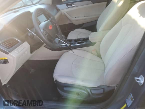 2016 Hyundai Sonata SE с VIN 5NPE24AF2GH269298, выставлен на аукционе Copart как лот 84775955 с пробегом 180 652 миль миль и Списание • Salvage title. История ставок и продаж доступна на DreamBid. Изображение 7.