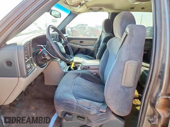 2001 Chevrolet Suburban LS с VIN 3GNEC16T71G284722, выставлен на аукционе Copart как лот 57615975 с пробегом 324 156 миль миль и Чистый • Clean title. История ставок и продаж доступна на DreamBid. Изображение 7.