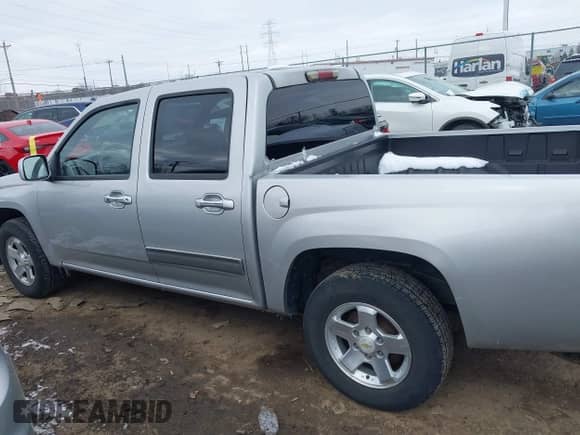 2010 Chevrolet Colorado 1LT z VIN 1GCDSCDE0A8125747, wystawiony jako IAAI lot #41634604 z przebiegiem 120 215 mil mil oraz . Historia ofert i sprzedaży dostępna na DreamBid. Obrazek 14.